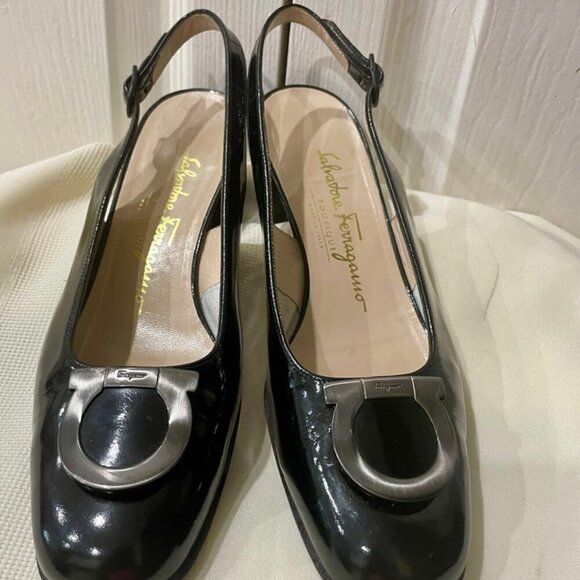 PREPPY CHIC  SALVATORE FERRAGAMO PATENT LEATHER PUMPS  MADE IN ITALY SIZE 7 - Picture 4 of 16